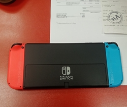 Nintendo Switch OLED záruka 12/2025 Electroworld + pouzdro použitý - stav A