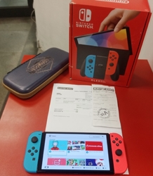 Nintendo Switch OLED záruka 12/2025 Electroworld + pouzdro použitý - stav A