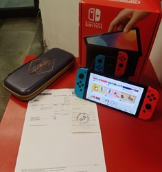 Nintendo Switch OLED záruka 12/2025 Electroworld + pouzdro použitý - stav A