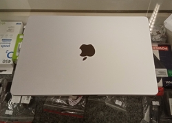 Apple MacBook Air 13" 2025 M4 10-core 16GB/256GB záruka 9/2026 Apple krátce odzkoušený