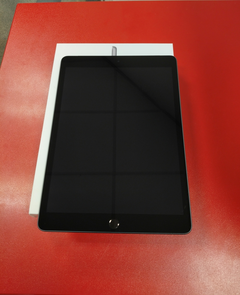 Tablet Apple iPad 10.2" 2021 Wi-Fi + Cellular 64GB použitý