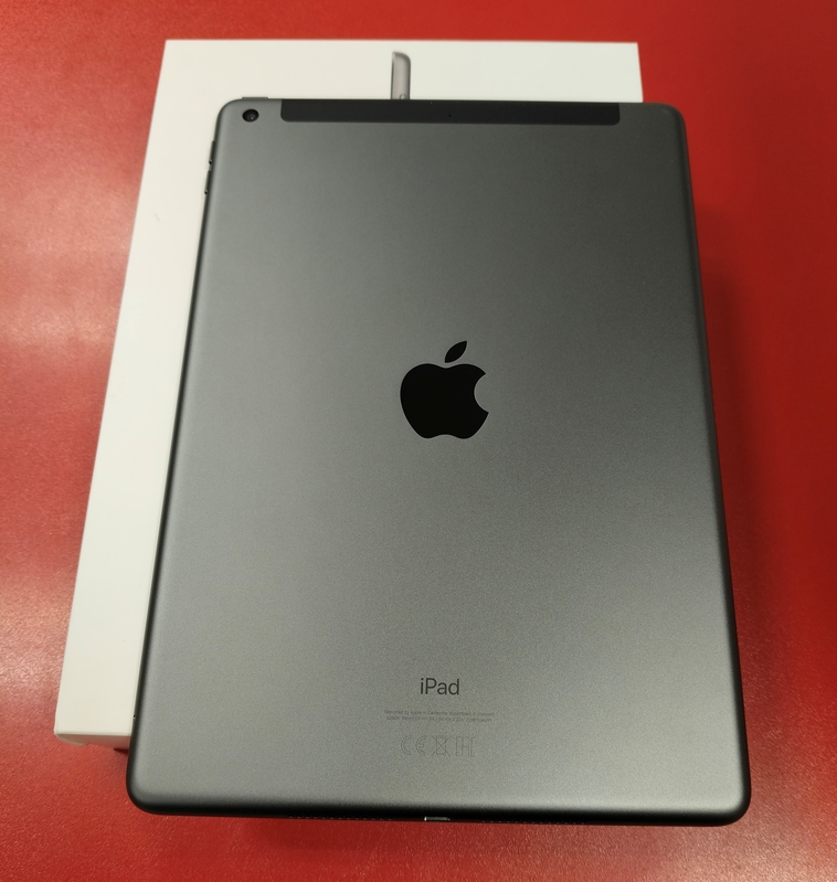 Tablet Apple iPad 10.2" 2021 Wi-Fi + Cellular 64GB použitý