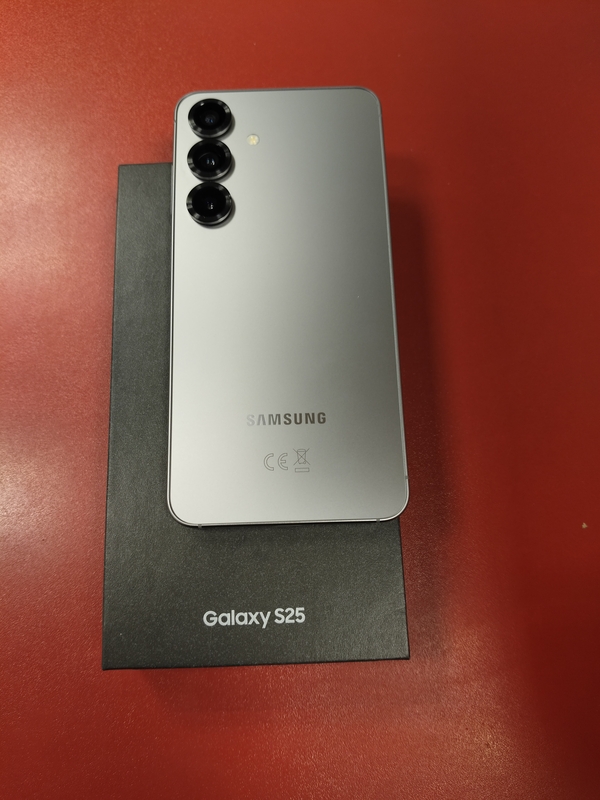 Samsung Galaxy S25 12GB/128GB záruka Vodafone 22 měsíců rozbalený