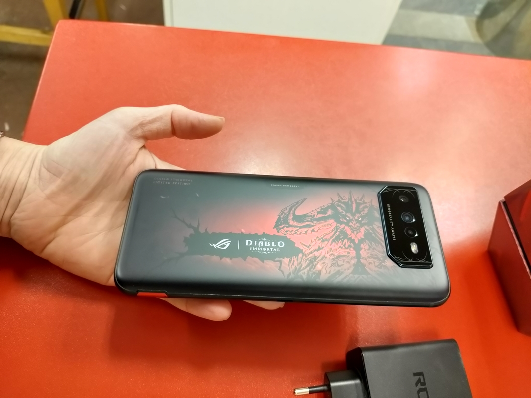 ASUS Rog Phone 6 16GB/512GB Diablo Edition použitý 