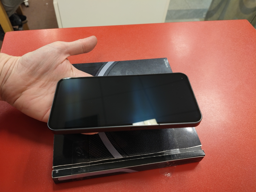 Nothing Phone 1 12GB/256GB použitý - stav A 