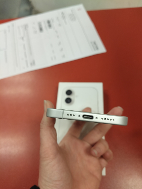 Apple iPhone 16 256GB záruka T-mobile 21 měs. odzkoušený - stav A 