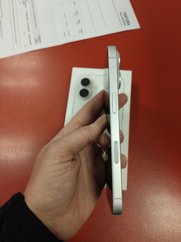 Apple iPhone 16 256GB záruka T-mobile 21 měs. odzkoušený - stav A 